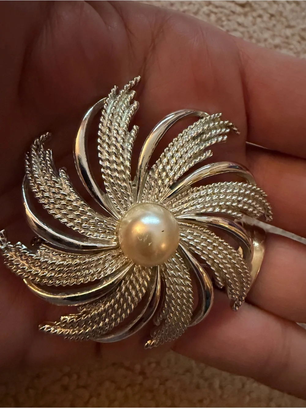Vintage Sarah Coventry Silver Tone Pinwheel Flower Brooch Faux Pearl Signed